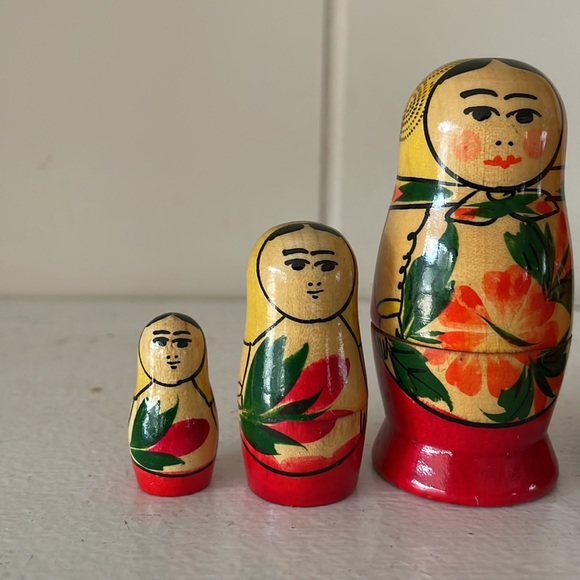 VTG matryoshka dolls & wooden eggs purchased in Russia in 1990. Stands included. - Picture 6 of 10